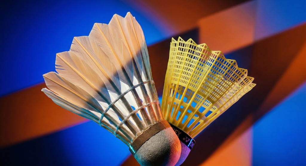 Feather vs Nylon Shuttlecocks — What's the Difference?